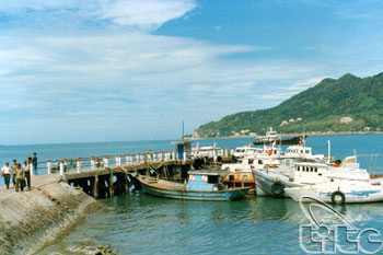 Tien Cang Vung Tau - voi lich su dang nho