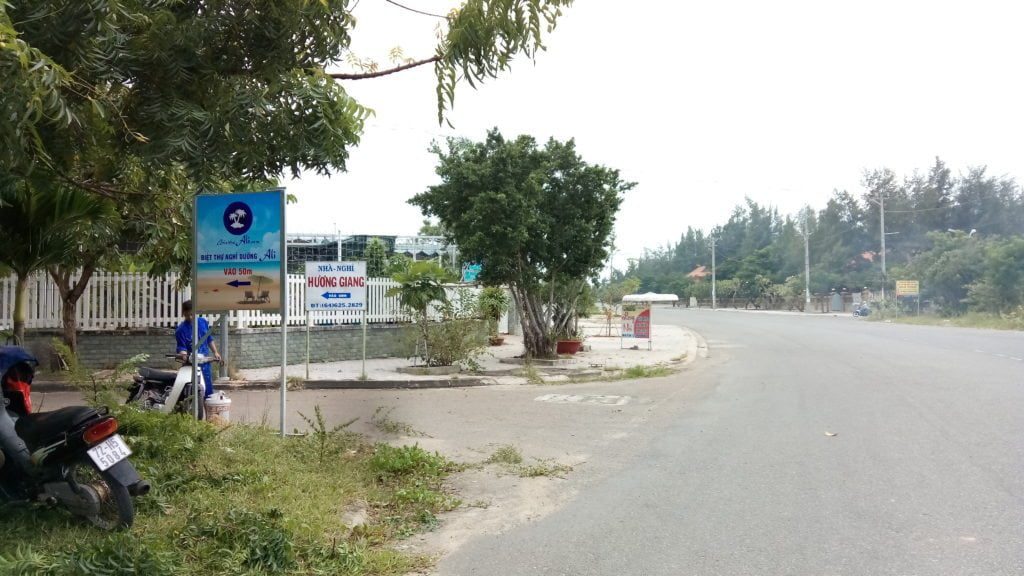 Đường ra vào biệt thự Ali và biển Long Cung. duong ra vao biet thu ali 10 va bien long cung